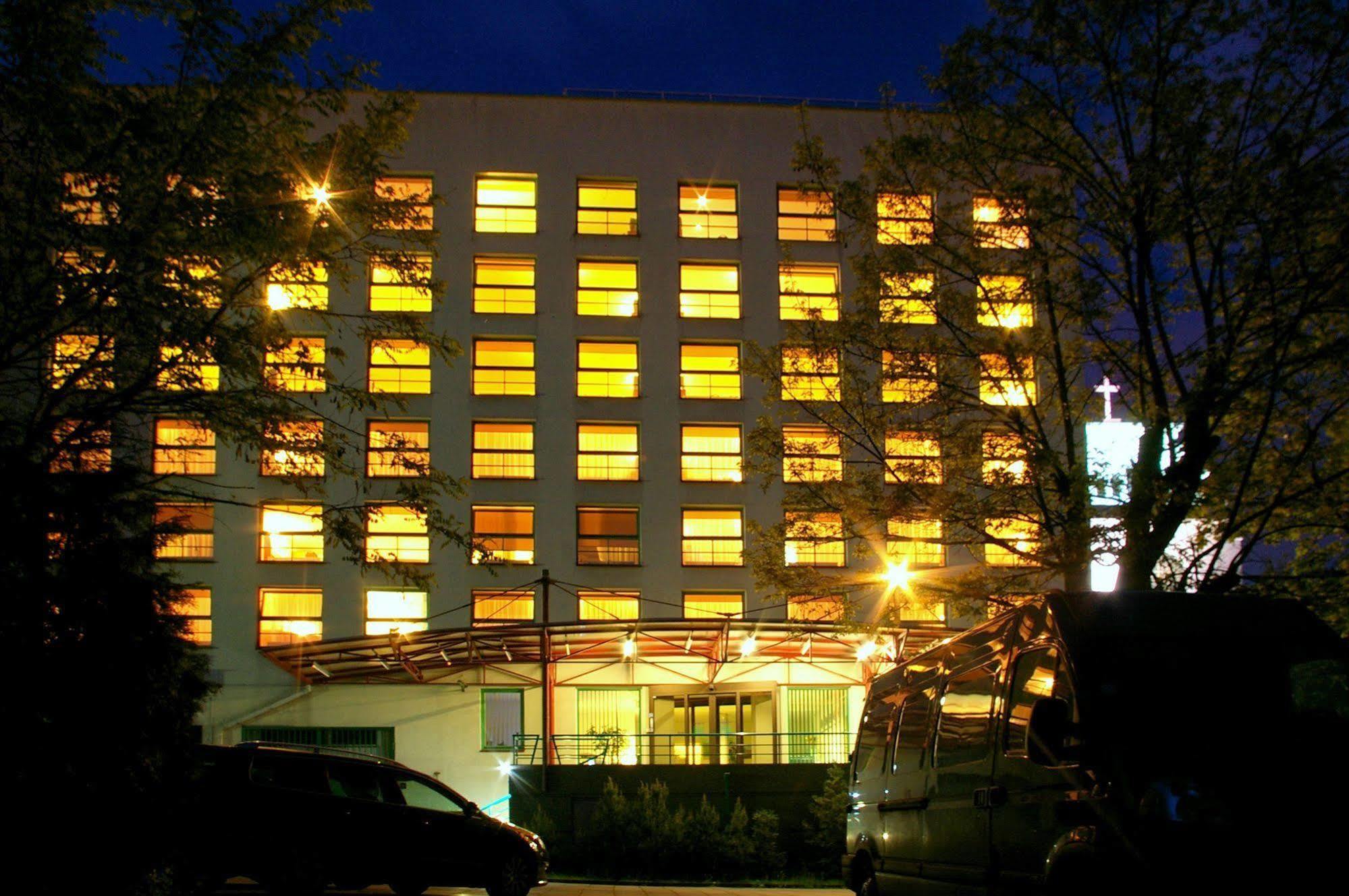Centre Hotel Kaunas Buitenkant foto
