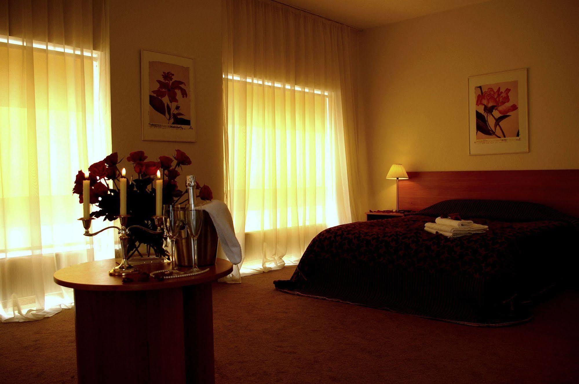 Centre Hotel Kaunas Buitenkant foto